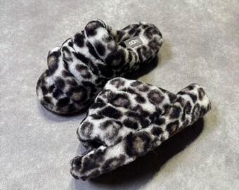 Y2K UGG Flauschige Fleece-Sandalen mit Leopardenmuster, schwarz-weiß, Größe 7 US