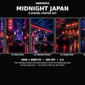 Può includere: Un set di cinque poster digitali intitolato VANTAPIX MIDNIGHT JAPAN con cinque immagini verticali di scene notturne in Giappone illuminate al neon, tra cui uno skyline cittadino, un vicolo, una stazione di servizio e una strada di montagna.