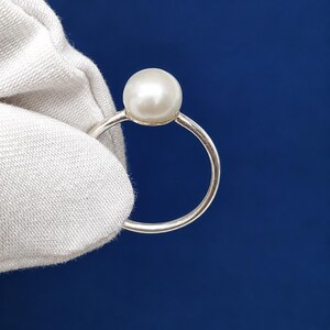 Minimalist Freshwater Pearl Ring, 925 Sterling Silver Single Pearl Solitaire Ring, Elegant Stacking Jewelry, Modern Classic Pearl Band