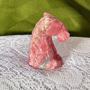 Rhodochrosite Sculpture d’une tête de cheval (millésime)