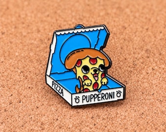 Puede incluir: Un pin de esmalte metálico que muestra un cachorro de dibujos animados con forma de porción de pizza de pepperoni dentro de una caja de pizza azul abierta. La caja tiene la palabra PIZZA en el lateral y el texto PUPPERONI con huellas.