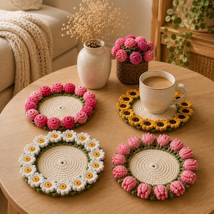 Haakpatroon voor een bloemenonderzetter in een potje, gehaakte bloemenonderzetter en -pot |, Bloemen woondecoratie, zonnebloem, rozen, lelietje-van-de-dalen, videotutorial