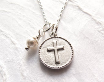 Крест медальон. Медальон с крестом. В кресте крест в медальоне. Медальон крест католический. Кресты медальоны нетрадиционной.