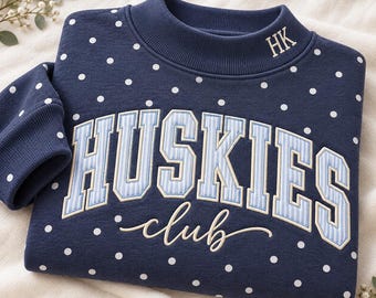 Broderad Huskies-tröja med falsk halsringning, personlig Varsity-applikation i rund hals, prickig skoltröja, personlig laggåva