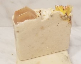 Immortal Honey / Honey Bee Collection / Artisan Soap Bar / Made with Organic Goat Milk,  Organic Honey, Organic Manuka Honey/ 5~6 oz.
