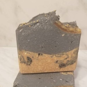 Dark Honey / Honey Bee Collection / Artisan Soap Bar / Made with Organic Goat Milk,  Organic Honey, Organic Manuka Honey/ 5~6 oz.
