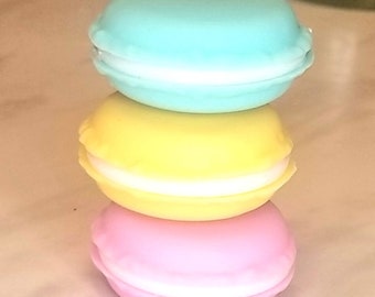 ESFOLIANTE LABIAL COMESTÍVEL | Bálsamo labial orgânico de coco e mel | Mini Macaron fofo | Vitamina E | Pincel esfoliante labial de silicone de dupla face