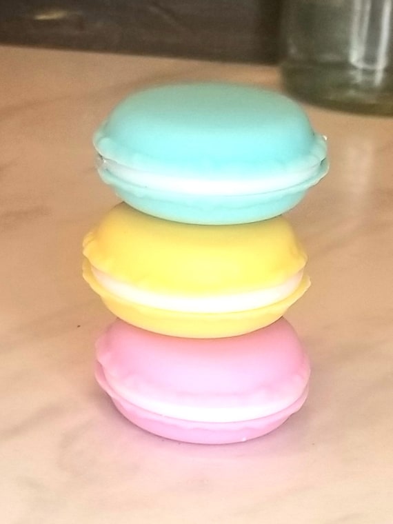 EDIBLE LIP SCRUB | Organic Coconut, Honey Lip Balm Scrub | Cute Mini Macaron | Vitamin E | Double-Sided Silicone Exfoliating Lip Brush