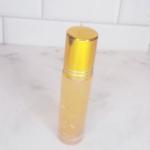 LIP OIL-24K Gold-Rose & Hibiscus Infused Lip oil-Strawberry, Rose, Hibiscus Flavor-Hyaluronic Acid-Glass Roller-Treatment-luxurious lips.