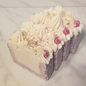 Wisteria Blvd /The Flower Bouquet Collection / Limited Edition / Artisan Soap Bar / 6 ~ 7 oz. afbeelding 5
