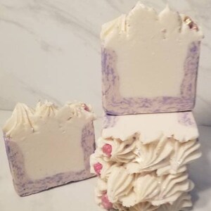 Wisteria Blvd /The Flower Bouquet Collection / Limited Edition / Artisan Soap Bar / 6 ~ 7 oz. afbeelding 3