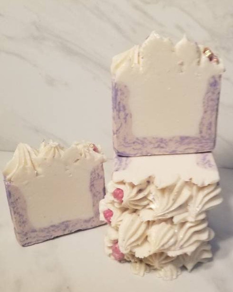 Wisteria Blvd /The Flower Bouquet Collection / Limited Edition / Artisan Soap Bar / 6 ~ 7 oz. afbeelding 3