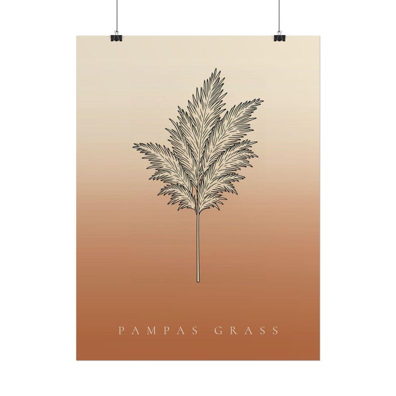 Op de afbeelding: Een verticale wandkunstprint met een zwarte lijntekening van een pampasgraspluim, gecentreerd op een verloopachtergrond die van lichtbeige aan de bovenkant naar warm terracotta-oranje aan de onderkant gaat, met de tekst PAMPAS GRASS.