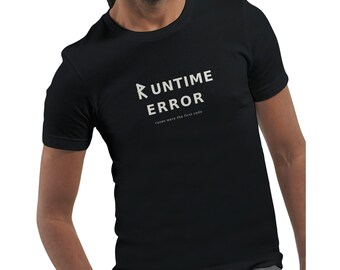Runtime Error Rune T-shirt | Grappig cadeau voor programmeurs | T-shirt met Scandinavisch design voor ontwikkelaars | Zacht biologisch katoen, unisex