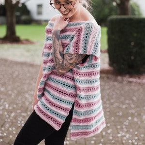 Serendipity Poncho Crochet Pattern // The Hook Nook // Intermediate // Tutorial image 1