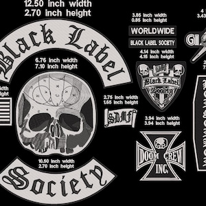 Puede incluir: Una colección de parches bordados con la marca Black Label Society, que incluye un gran emblema de calavera, rockers curvos, una cruz y parches de texto. Las dimensiones están impresas en pulgadas junto a cada artículo sobre un fondo negro.