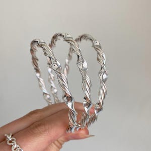 999 Rent Silver Twisted Armring, Handgjort Minimalistiskt Stapelbart Armband (20Gr)