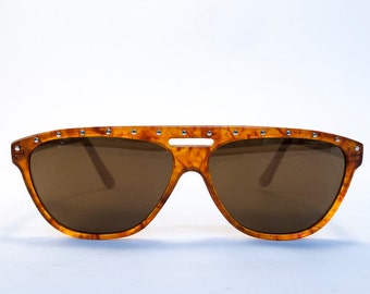 Vintage Light Brown Tortoise Sunglasses With Gold Tone Mirror Lenses.