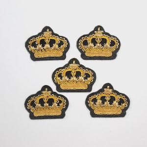 Handbroderad guldtackor tråd kunglig krona märke metalliskt märke 5-pack