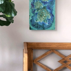 All plaque designs have a unique 3D relief technique that accentuates the intricate anatomy of the Hawaiian turtle collection, bathroom tile