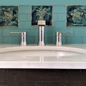 Piastrelle per doccia bagno in ceramica, piastrelle per backsplash da cucina, piastrelle per piscina, piastrelle per jacuzzi, rivestimenti per cucina, design tartaruga, piastrelle fatte a mano a Maui