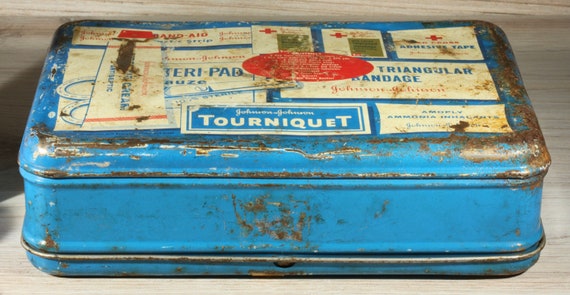 Johnson and Johnson Auto Kit First Aid Metal Stor… - image 10