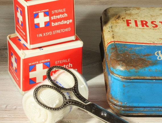 Johnson and Johnson Auto Kit First Aid Metal Stor… - image 3