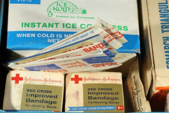 Johnson and Johnson Auto Kit First Aid Metal Stor… - image 8