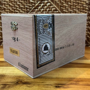 Vintage Wooden Hinged-Top White Horse CG4 Cigar Box, Wooden Storage Box, Wooden Cigar Box, Cigar Box, Storage Container Box, Old Tobacco Box