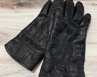 1980's Black Leather Women's Driving Gloves, Women's Winter Gloves, Women's Accessories, Vintage Fownes Black Leather Wrist Length Gloves,