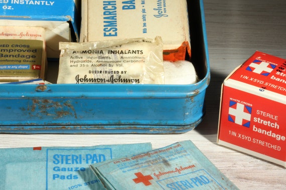 Johnson and Johnson Auto Kit First Aid Metal Stor… - image 7