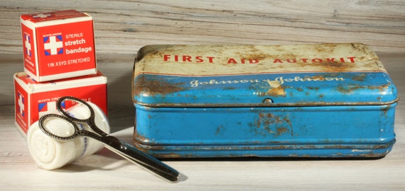 Johnson and Johnson Auto Kit First Aid Metal Stor… - image 4