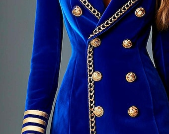 Blazer de terciopelo azul, chaqueta cruzada con ribete de cadena dorada, abrigo sastre con puños a rayas, blazer de mujer que marca tendencia.