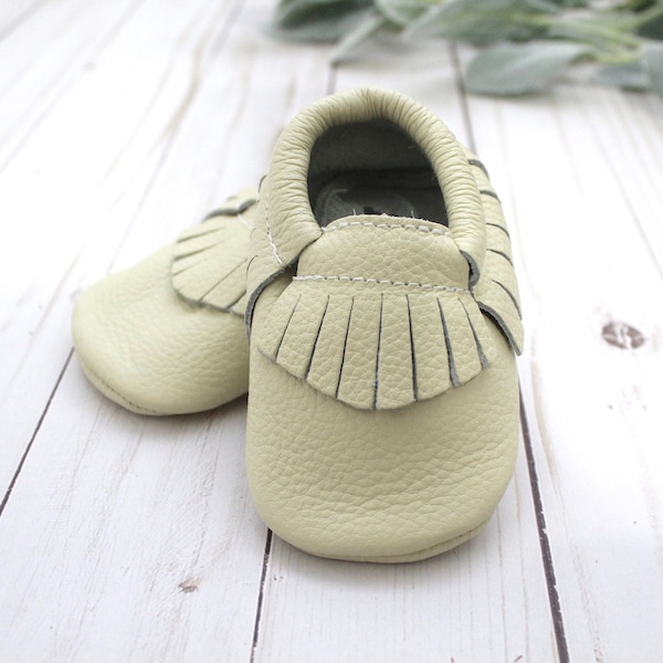 cream fringe leather moccasins - soft sole baby shoes - toddler leather moccs - off-white baby shoes - baby shower gift