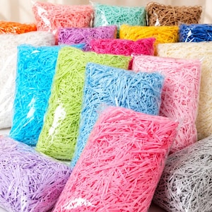 Papel picado para enchimento, ideal para cestas decorativas e caixas de presente. Perfeito para embalagens de casamento, aniversário e artesanato.