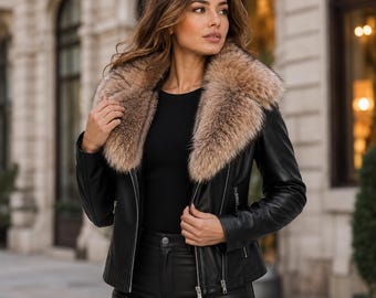 Zwarte leren jas voor dames met kraag van imitatiebont, stijlvolle winterjas in bikerstijl.