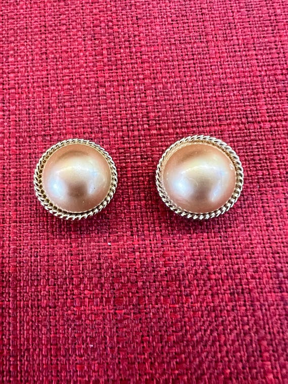 Vintage Trifari Champagne Faux Mabe Pearl Pierced Earrings