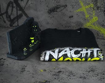 Schwarzes NOX Streetwear-Set mit T-Shirt und 3D-Handyhalter