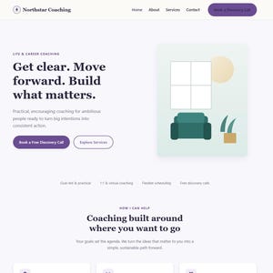 Könnte beinhalten: Eine Website-Startseite für Northstar Coaching mit weißem Hintergrund, dunkelviolettem Text und einer Navigationsleiste. Die Seite enthält die Überschrift Get clear. Move forward. Build what matters. und eine Grafik eines Sessels und einer Pflanze.