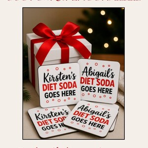 Posavasos personalizado para bebidas, regalo divertido para café, vino o refresco para amigos con nombre imagen 7