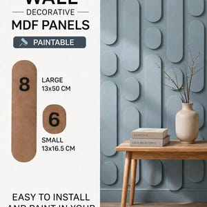 Op de afbeelding: Decoratieve wandpanelen van MDF in een blauwe afwerking met afgeronde randen. De set bevat 8 grote panelen van 13x50 cm en 6 kleine panelen van 13x16,5 cm. De tekst luidt WALL DECORATIVE MDF PANELS, PAINTABLE, EASY TO INSTALL AND PAINT.