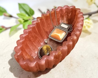 Shimmering Red Ribbed Bowl, Small Resin Jewelry Dish, Boho Trinket Bowl, Scalloped Ring Bowl, Rust Shimmer Catchall, Fall Vanity Bowl