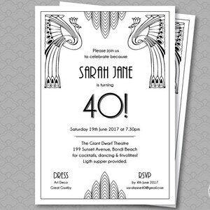 K&ouml;nnte beinhalten: Eine schwarz-wei&szlig;e Einladung mit einem Art-Deco-Design mit Pfauen. Die Einladung ist f&uuml;r Sarah Janes 40. Geburtstagsfeier. Die Party findet am Samstag, den 19. Juni 2017 um 19:30 Uhr im Giant Dwarf Theatre, 199 Sunset Avenue, Bondi Beach statt. Die Kleiderordnung ist Art Deco oder Great Gatsby. RSVP bis zum 4. Juni 2017 an sarahjane40@gmail.com.