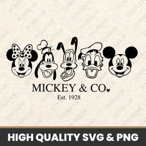 Op de afbeelding: Een zwart-wit grafisch ontwerp met de gezichten van Minnie Mouse, Goofy, Pluto, Donald Duck en Mickey Mouse op een rij. Onder de personages staat de tekst MICKEY & CO. gevolgd door de kleinere tekst Est. 1928.