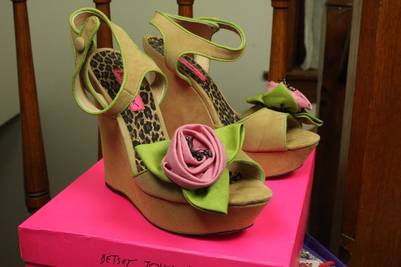 Betsy Johnson Eldoris Shoes - women's size 9.5