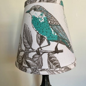 Clip lampshade french script with bird