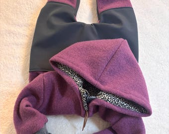 Walkanzug Baby | Schutzpatches| Walk Overall aus Wolle | Baby & Kinder Wollanzug mit Futter | Handmade Geschenk zur Geburt| Beere