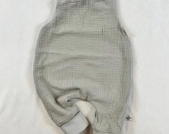 Musselinlatzhose,Musselinhose, Babyhose,Haremshose, Babypumphose, Musselinromper, Babylatzhose, Musselin, Latzhose, Sommerlatzhose, hellgrau