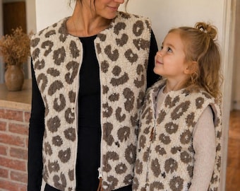 Leo Teddy Weste Mama Kind| Partnerlook Damen & Kinder – kuschelige Fleece Weste – Handmade Look – Geschenk für Mama