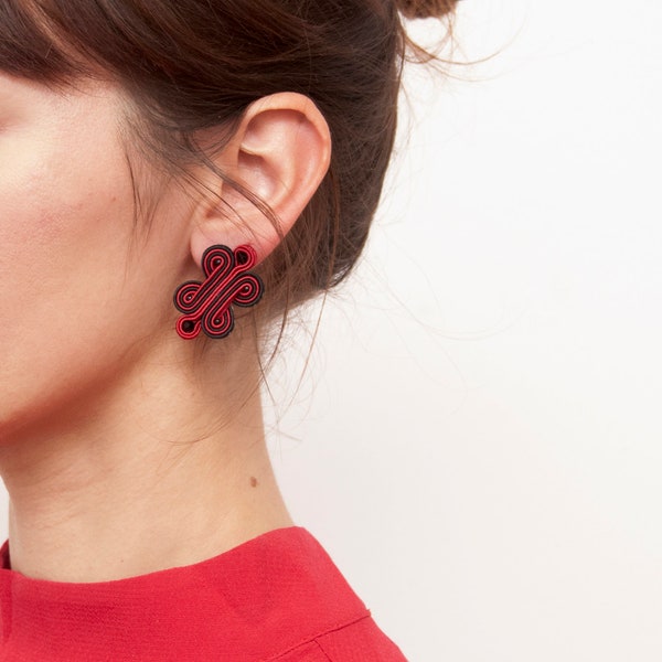 Minimalist soutache earrings stud. Red black polish folk jewelry hand embroidered by manja. Podhale Zakopane jewelry